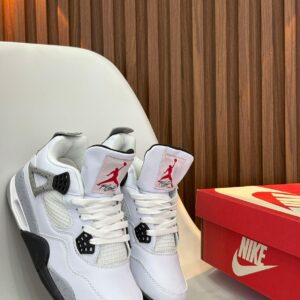 NIKE JORDAN RETRO 4