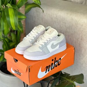 NIKE PARIS LOW
