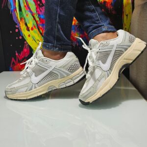 NIKE VOMERO 5