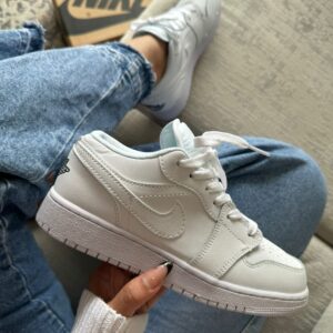 NIKE JORDAN RETRO 1