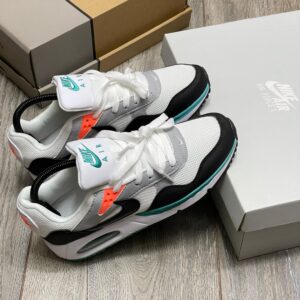 NIKE AIR MAX